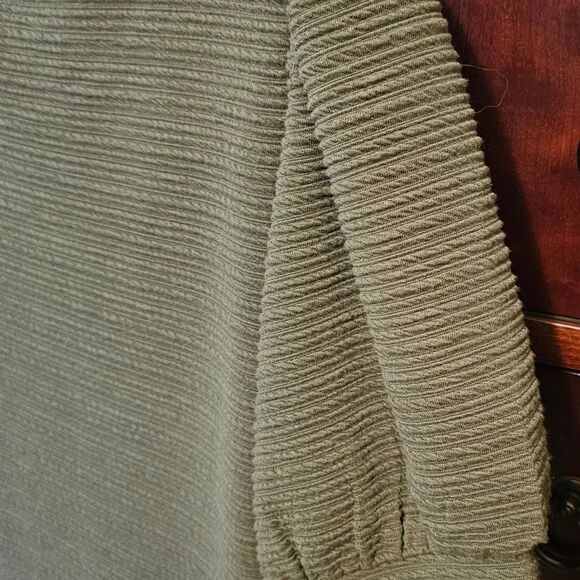 CUPIO OLIVE GREEN PUFFED SLEEVE TOP - Picture 5 of 6